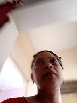 Snapshot of thanusi_2 chatting on October 31, 8:37 am thanusi 2 online show from October 31, 8:37 am