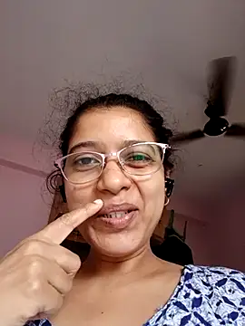 Snapshot of thanusi_2 chatting on November 4, 6:23 am thanusi 2 online show from November 4, 6:23 am