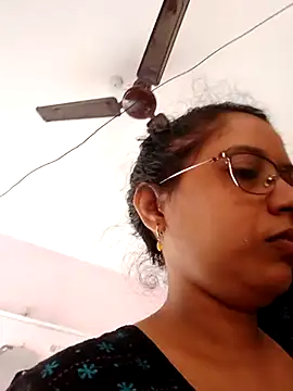 Snapshot of thanusi_2 chatting on November 21, 6:01 am thanusi 2 online show from November 21, 6:01 am