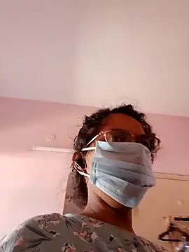 Snapshot of thanusi_2 chatting on December 1, 6:18 am thanusi 2 online show from December 1, 6:18 am