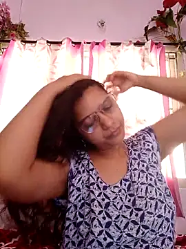 Snapshot of thanusi_2 chatting on December 2, 5:57 am thanusi 2 online show from December 2, 5:57 am