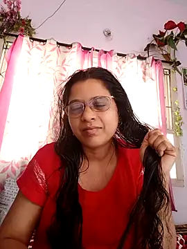 Snapshot of thanusi_2 chatting on December 4, 6:44 am thanusi 2 online show from December 4, 6:44 am