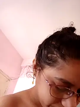 Snapshot of thanusi_2 chatting on December 5, 6:22 am thanusi 2 online show from December 5, 6:22 am