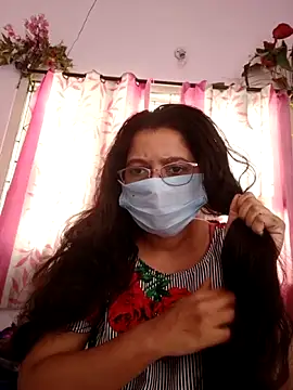 Snapshot of thanusi_2 chatting on December 16, 6:29 am thanusi 2 online show from December 16, 6:29 am