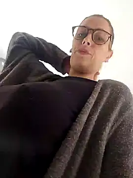 Snapshot of Mila_Luciphya chatting on November 18, 12:09 pm Mila Luciphya online show from November 18, 12:09 pm