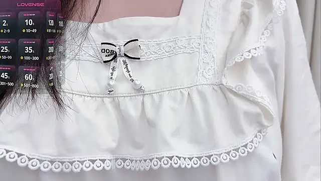 Snapshot of shishi_baby chatting on March 4, 2:39 am shishi baby online show from March 4, 2:39 am