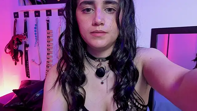 elowen halley1 online show from February 20, 9:59 pm