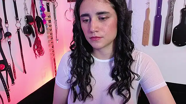 elowen halley1 online show from April 27, 7:01 pm