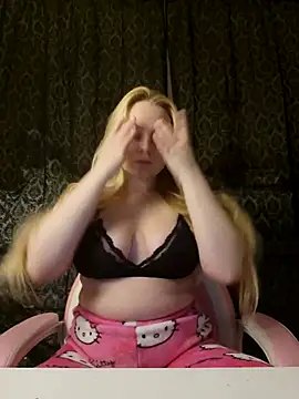 Snapshot of EmilyAngelUK chatting on November 16, 10:48 pm EmilyAngelUK online show from November 16, 10:48 pm