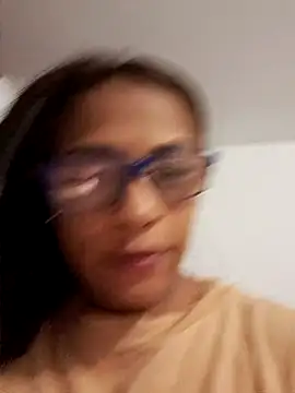 sarah garcia  online show from June 14, 9:39 pm