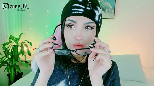 cuteezoe online show from May 1, 4:06 am