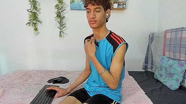 Snapshot of Peterfrost19 chatting on November 9, 11:14 pm Peterfrost19 online show from November 9, 11:14 pm