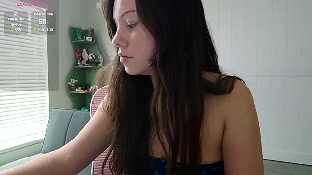 Snapshot of lilbbyily chatting on June 30, 6:09 pm lilbbyily online show from June 30, 6:09 pm