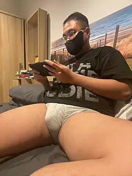 Snapshot of kristan__ chatting on November 2, 7:11 am kristan online show from November 2, 7:11 am