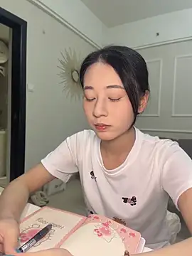 Snapshot of shishi0688 chatting on April 23, 2:19 pm shishi0688 online show from April 23, 2:19 pm