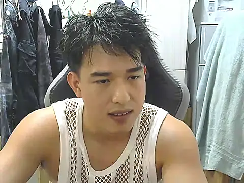 Snapshot of hunterXhan chatting on November 4, 1:32 pm hunterXhan online show from November 4, 1:32 pm