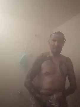 Snapshot of destroassbig2 chatting on March 13, 3:18 pm destroassbig2 online show from March 13, 3:18 pm