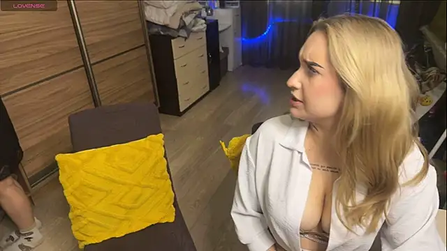 Snapshot of xxx_sandra_ chatting on July 21, 2:19 pm xxx sandra online show from July 21, 2:19 pm
