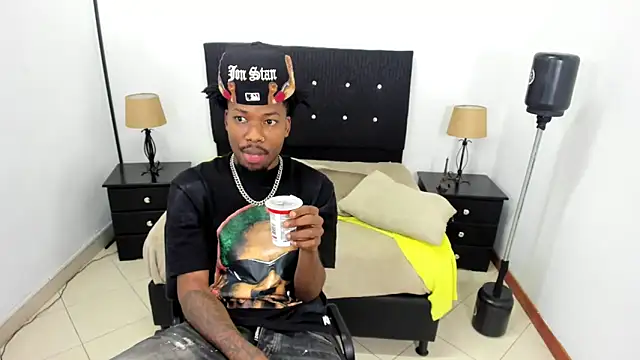 Snapshot of maikol_monstercock chatting on September 16, 4:13 am maikol monstercock online show from September 16, 4:13 am