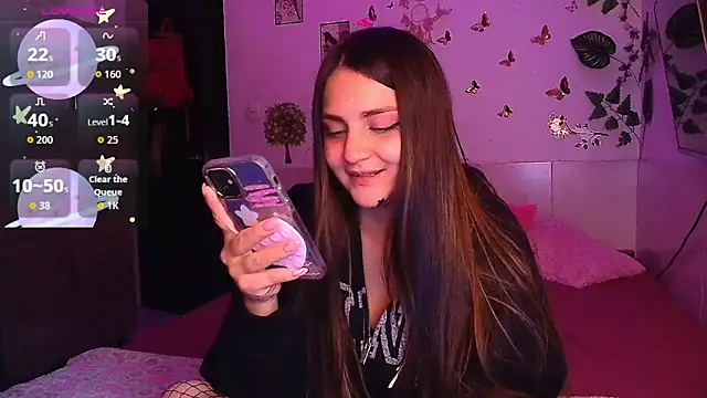 Snapshot of emily_cooper_t chatting on May 29, 11:36 pm emily cooper t online show from May 29, 11:36 pm