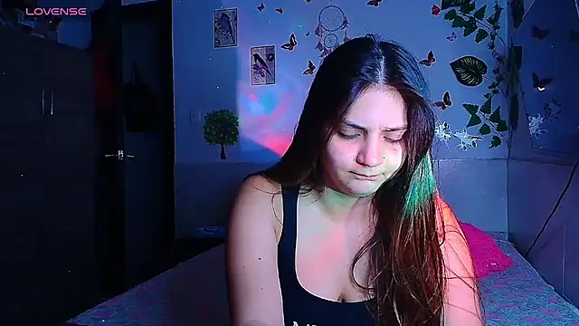 Snapshot of emily_cooper_t chatting on June 8, 12:25 am emily cooper t online show from June 8, 12:25 am