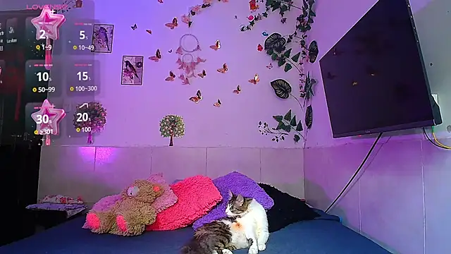 Snapshot of emily_cooper_t chatting on August 2, 7:01 pm emily cooper t online show from August 2, 7:01 pm