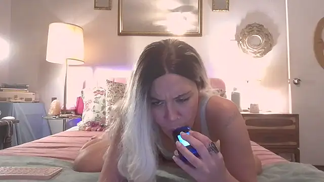 Snapshot of LilaDeliciousXX chatting on October 28, 2:09 pm LilaDeliciousXX online show from October 28, 2:09 pm