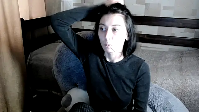 Snapshot of AiryR chatting on October 15, 11:43 am AiryR online show from October 15, 11:43 am