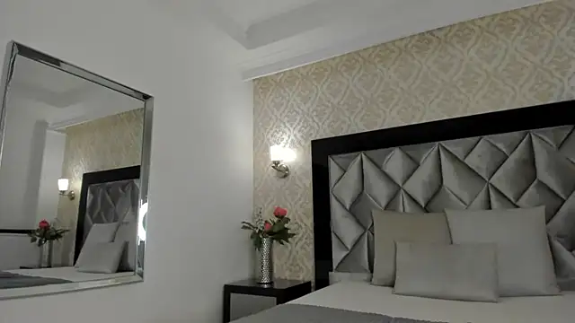 Snapshot of Layla_Mackenzie chatting on September 19, 2:57 am Layla Mackenzie online show from September 19, 2:57 am