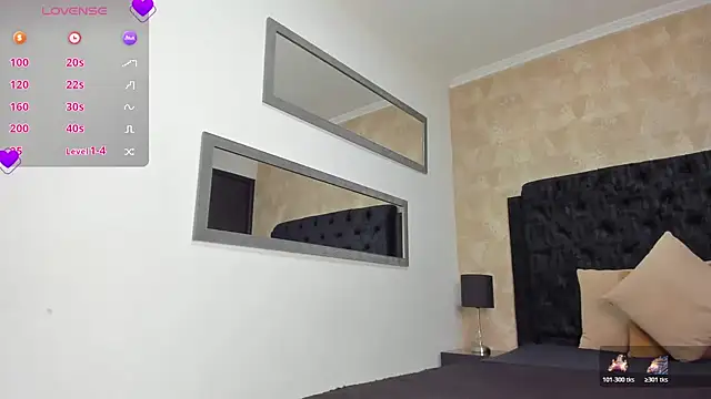 Snapshot of Layla_Mackenzie chatting on March 13, 5:25 am Layla Mackenzie online show from March 13, 5:25 am