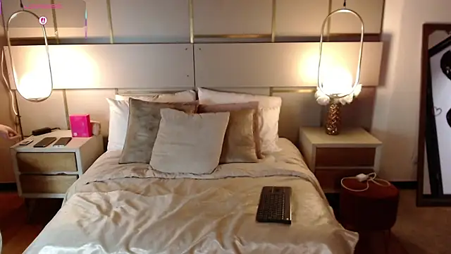 Lina Montclair online show from October 25, 7:30 pm