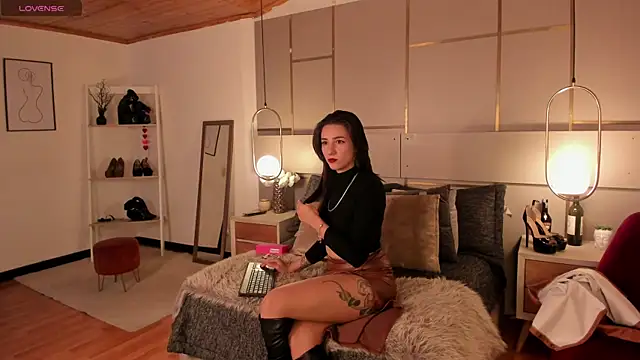 Lina Montclair online show from January 14, 6:24 pm