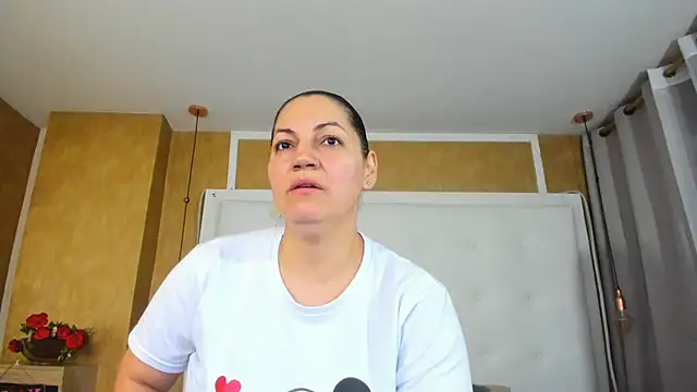 Snapshot of Heidy_milf chatting on June 17, 7:48 pm Heidy milf online show from June 17, 7:48 pm