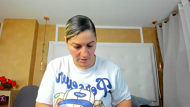 Snapshot of Heidy_milf chatting on June 22, 8:39 pm Heidy milf online show from June 22, 8:39 pm