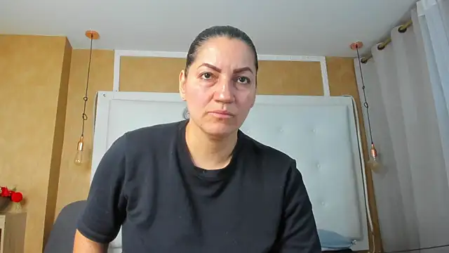 Snapshot of Heidy_milf chatting on June 23, 8:18 pm Heidy milf online show from June 23, 8:18 pm