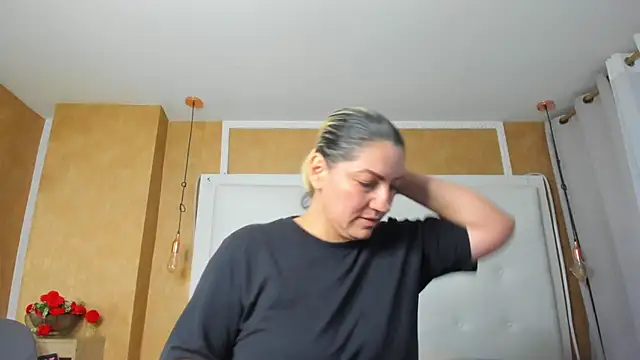 Snapshot of Heidy_milf chatting on June 30, 8:21 pm Heidy milf online show from June 30, 8:21 pm