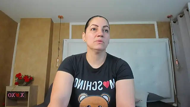 Snapshot of Heidy_milf chatting on July 4, 8:15 pm Heidy milf online show from July 4, 8:15 pm