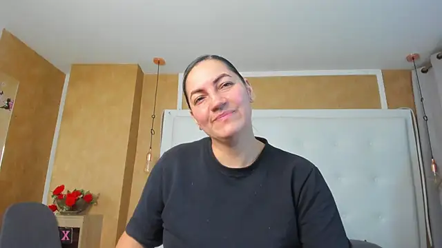 Snapshot of Heidy_milf chatting on July 6, 8:44 pm Heidy milf online show from July 6, 8:44 pm