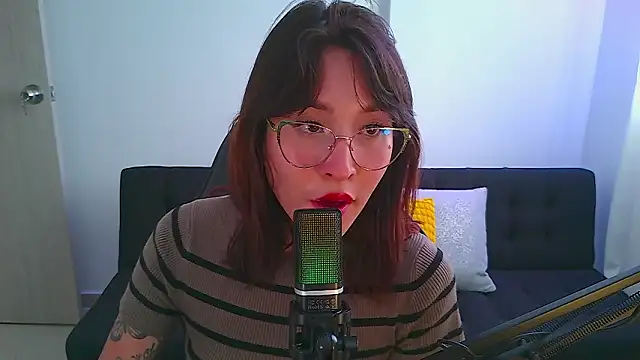 Yulienneg online show from March 14, 10:15 pm