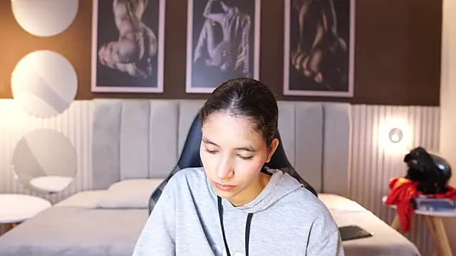 pinkloly online show from October 10, 7:46 pm