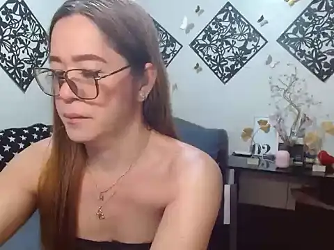 Snapshot of TheMISTRESSx69 chatting on July 20, 8:33 pm TheMISTRESSx69 online show from July 20, 8:33 pm