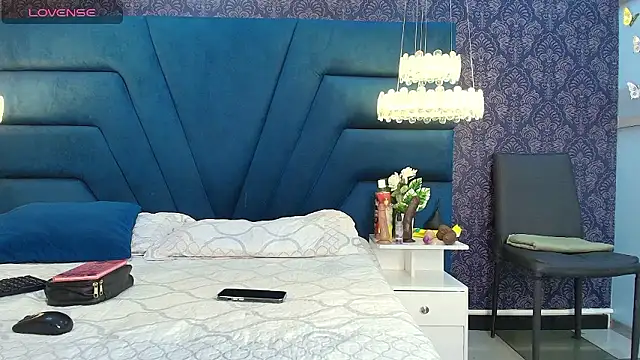 Snapshot of TaylerWhite chatting on January 14, 12:00 pm TaylerWhite online show from January 14, 12:00 pm