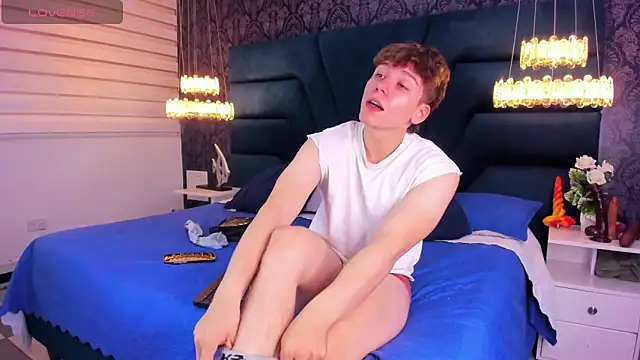 Snapshot of TaylerWhite chatting on February 8, 12:08 pm TaylerWhite online show from February 8, 12:08 pm