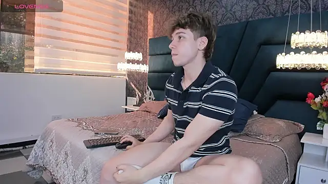 Snapshot of TaylerWhite chatting on February 28, 12:06 pm TaylerWhite online show from February 28, 12:06 pm