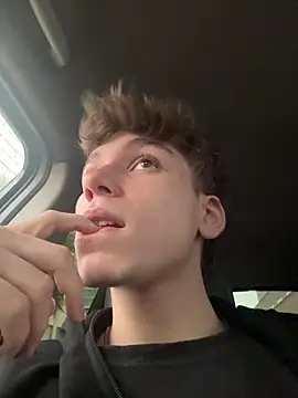 Snapshot of TaylerWhite chatting on March 6, 11:39 am TaylerWhite online show from March 6, 11:39 am