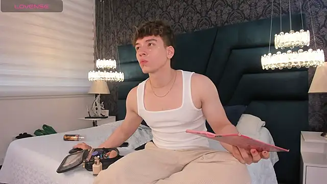 Snapshot of TaylerWhite chatting on August 1, 12:04 pm TaylerWhite online show from August 1, 12:04 pm