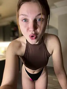 Snapshot of Emaline_Fane chatting on May 8, 7:08 pm Emaline Fane online show from May 8, 7:08 pm