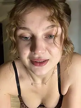 Snapshot of Emaline_Fane chatting on June 2, 6:43 pm Emaline Fane online show from June 2, 6:43 pm