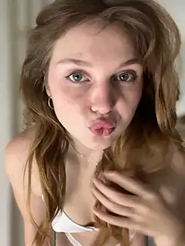 Snapshot of Emaline_Fane chatting on July 15, 6:46 pm Emaline Fane online show from July 15, 6:46 pm