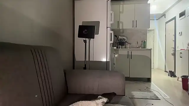 Snapshot of -piece_offire- chatting on February 1, 10:30 pm -piece offire- online show from February 1, 10:30 pm